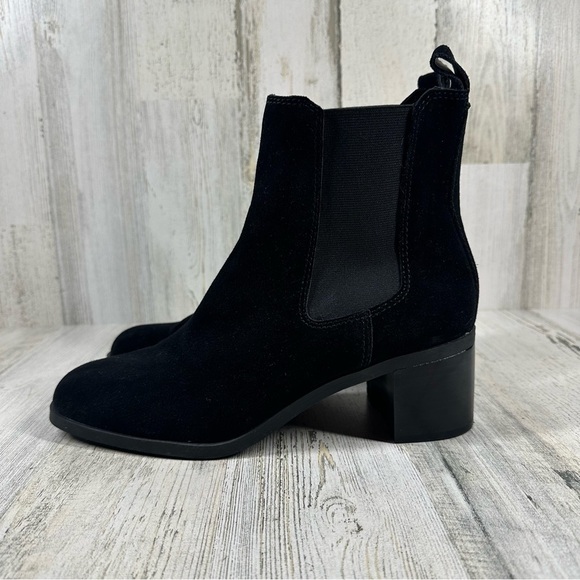 NEW Steve Madden Rhiannon Chelsea Black Suede Block Heel Ankle Boots #1220 - Picture 1 of 12
